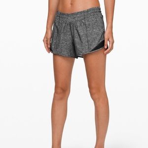 Lululemon Hotty Hot Short Lined 4” Sz 6 *LIKE NEW*